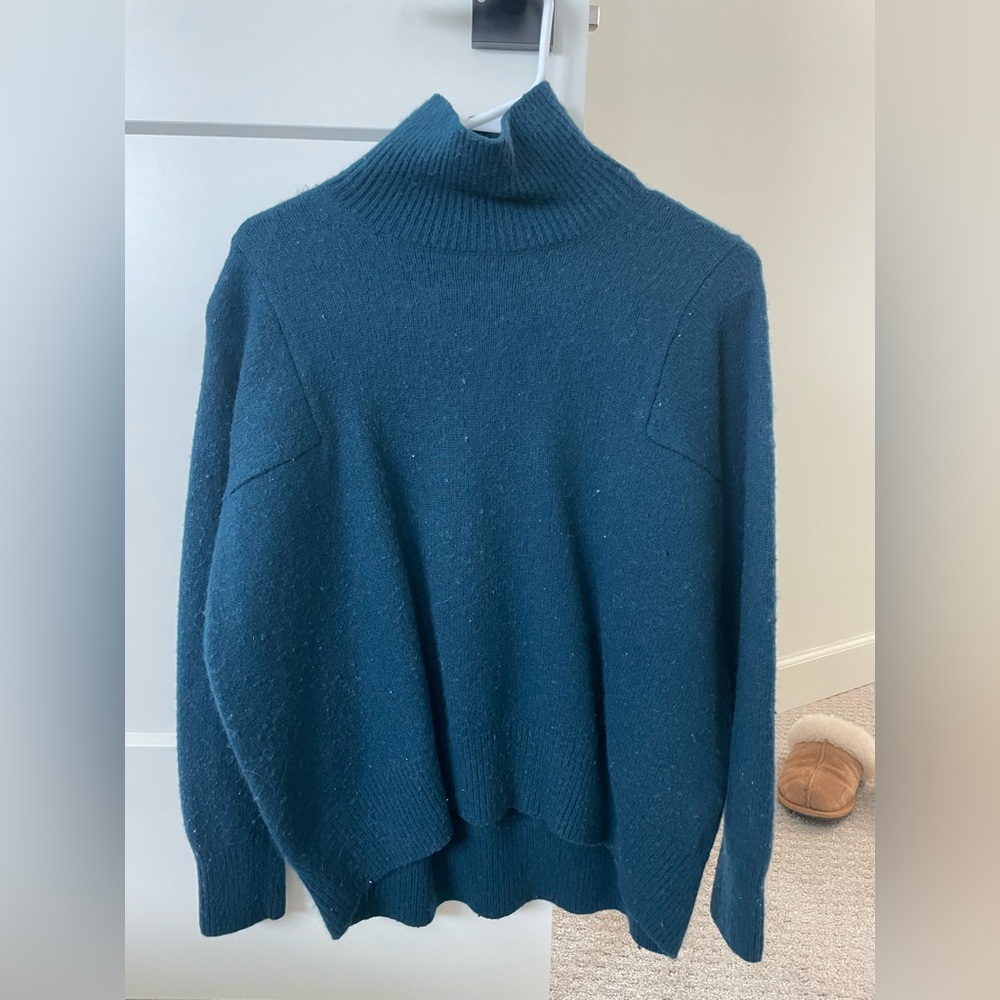 Athleta turtle neck sweater